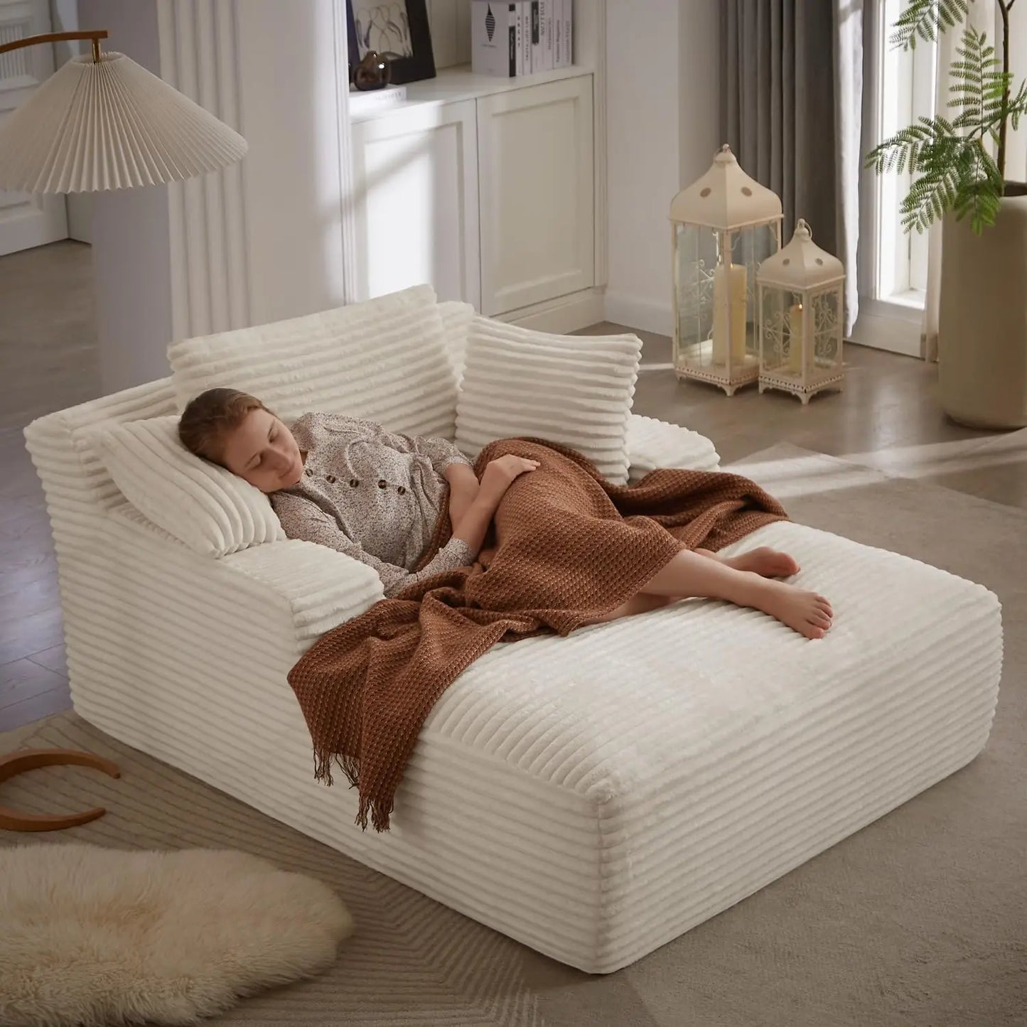 Chaise Lounge Indoor Chair With Pillows